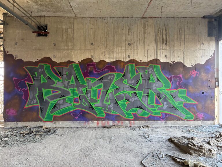 Baner green grey