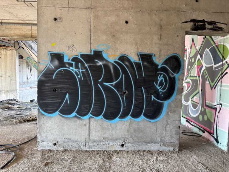 Black Sorow t-up
