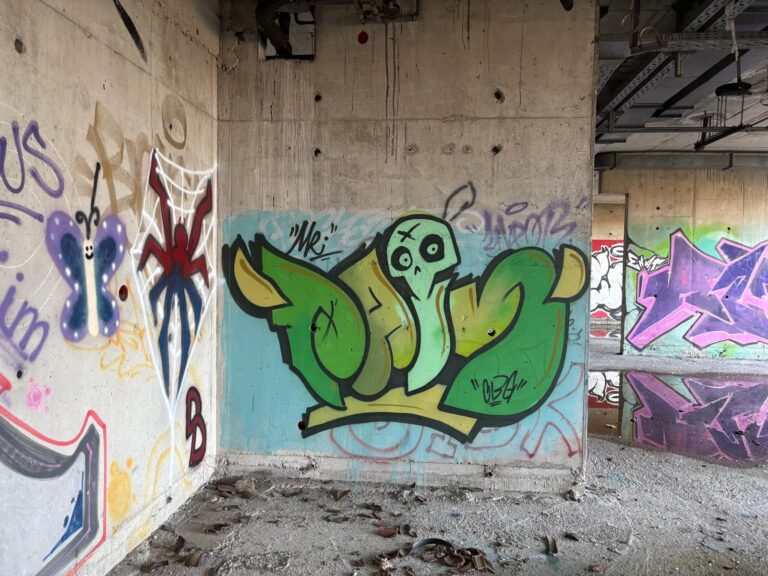 Pain green