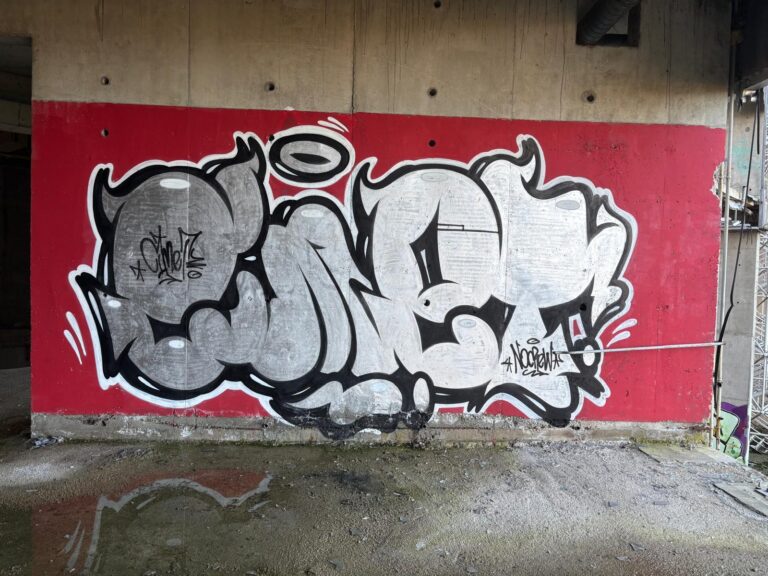 Cimet red background