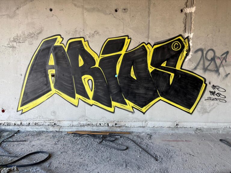 Arios black yellow