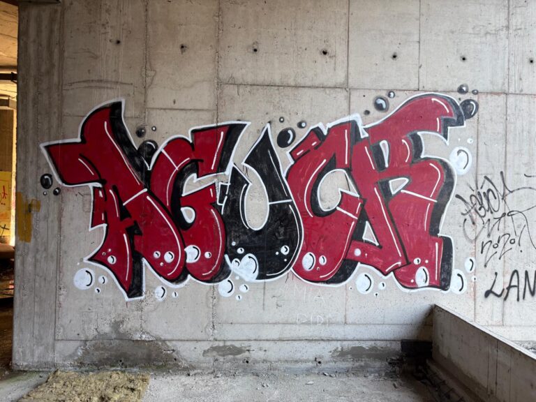 Aguck red black