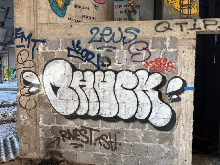 Chuck throwie
