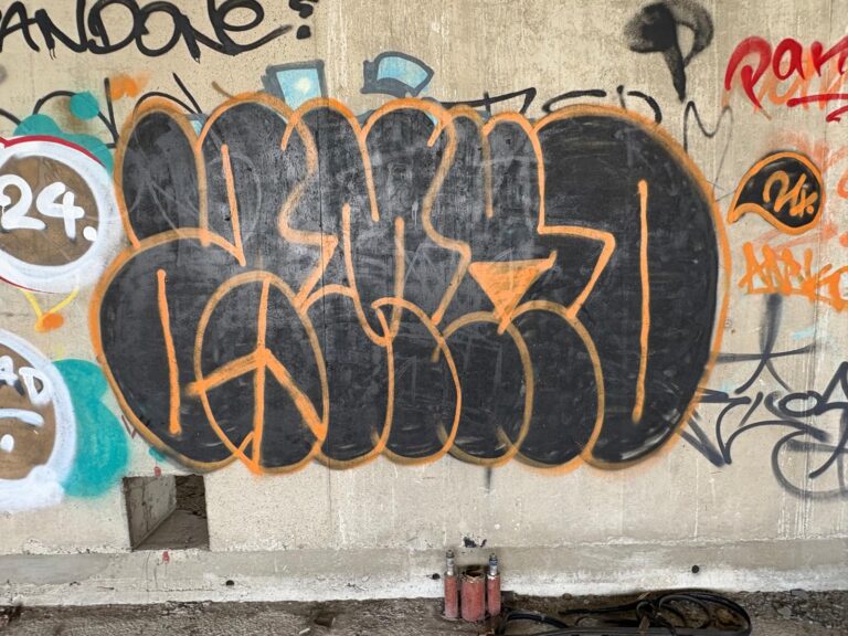 Amko throwie