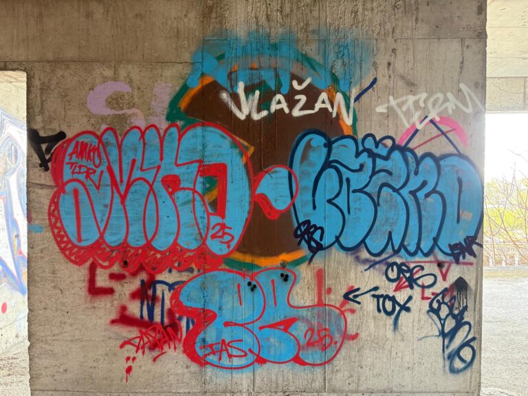 Amko Lažno PaAmko throwie