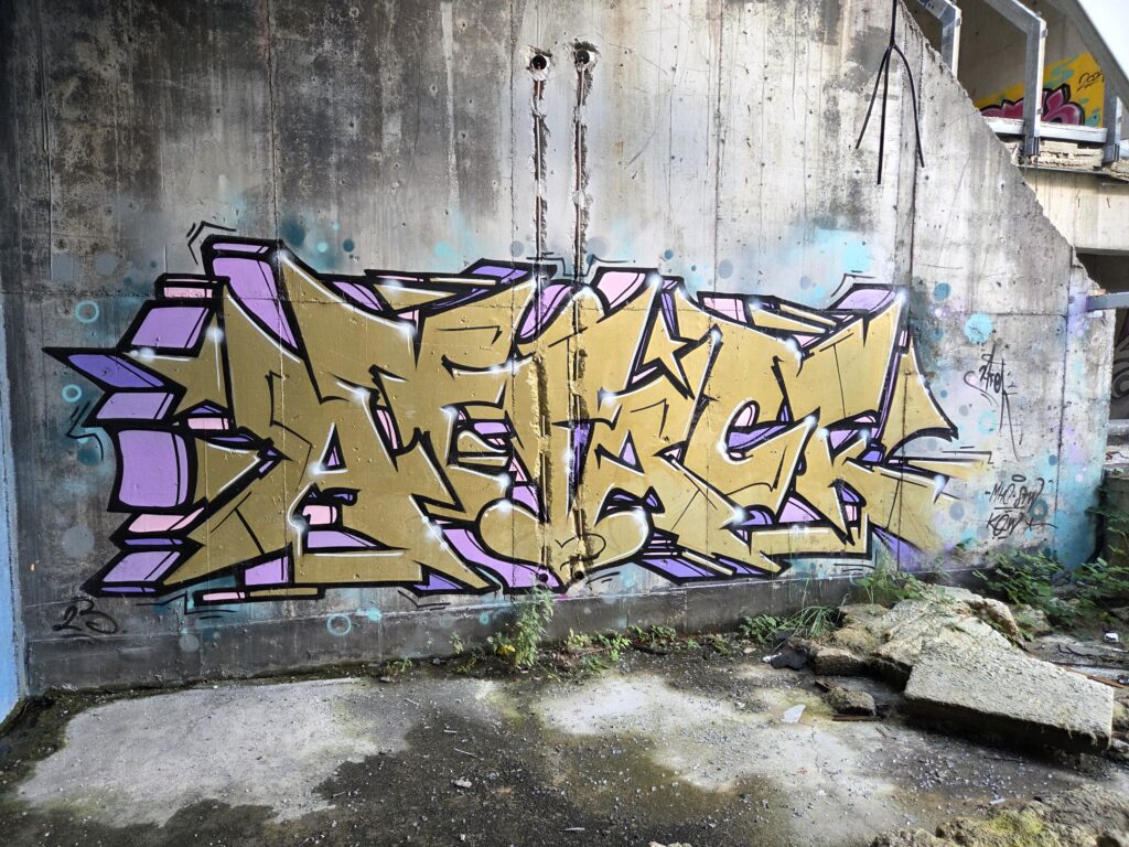 Atek graffiti old gold