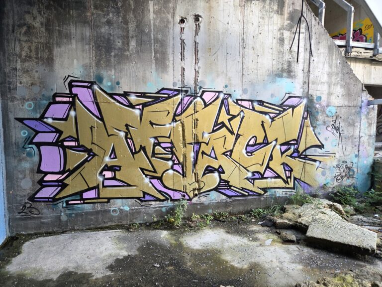 Atek graffiti old gold