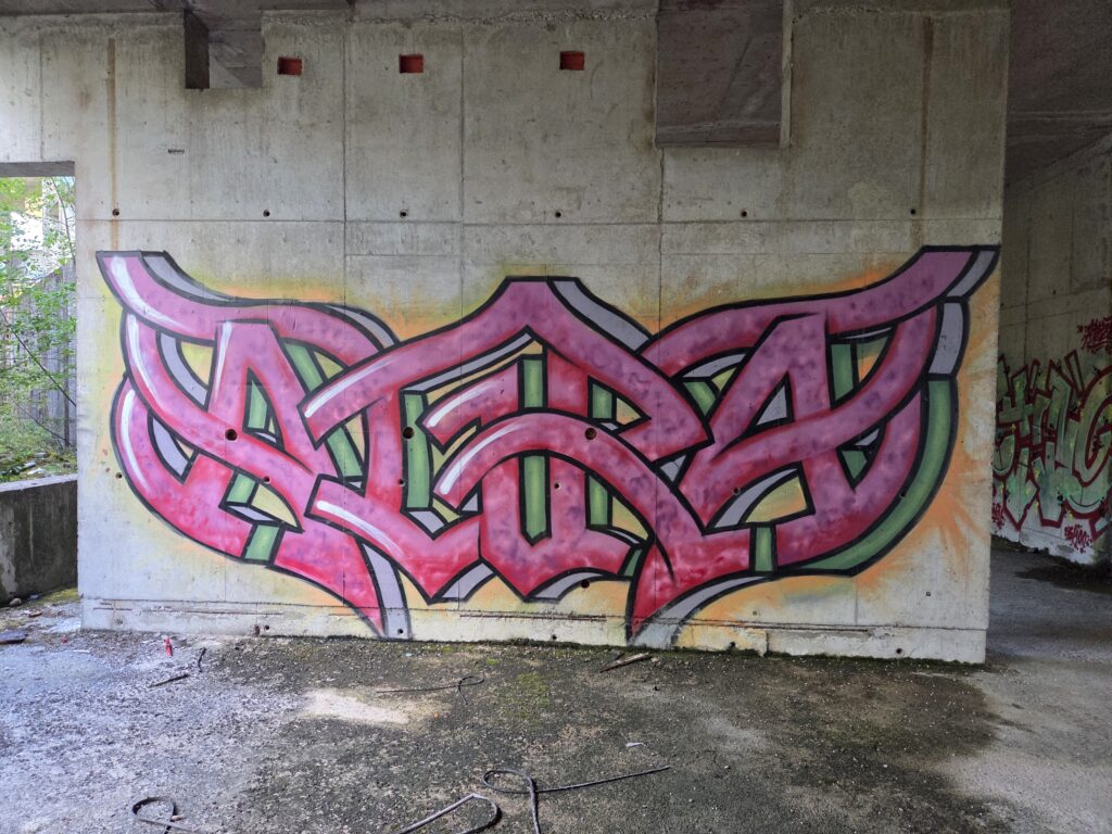 Aura pink graffiti