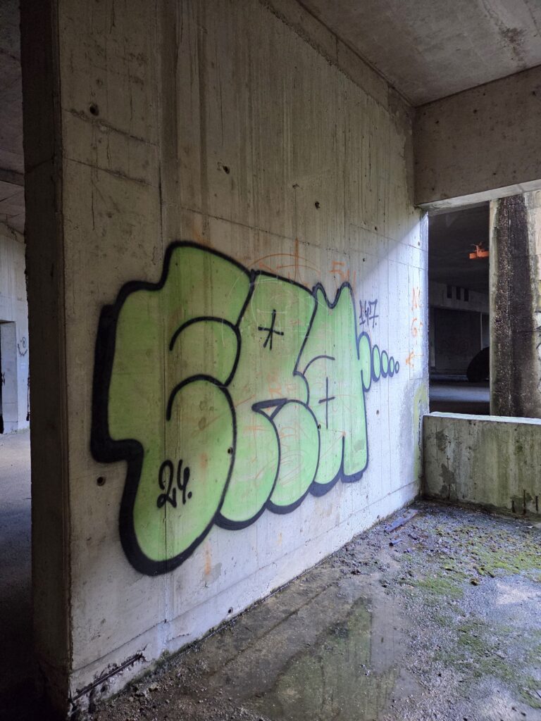 Era green t-up graffiti
