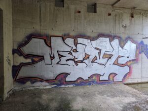 Ment silver graffiti