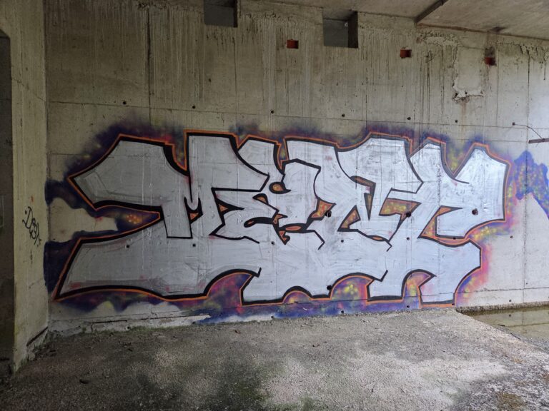 Ment silver graffiti