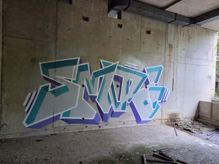 Smoki graffiti shades of grey