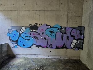 Sorow graffiti blue violet