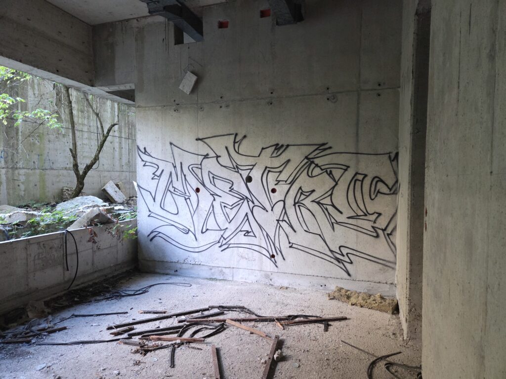 metro black outline